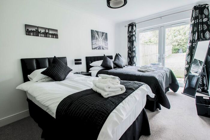 4 Bedroom Terraced House To Rent In Woodlands Terrace, Cults, Aberdeen, AB15