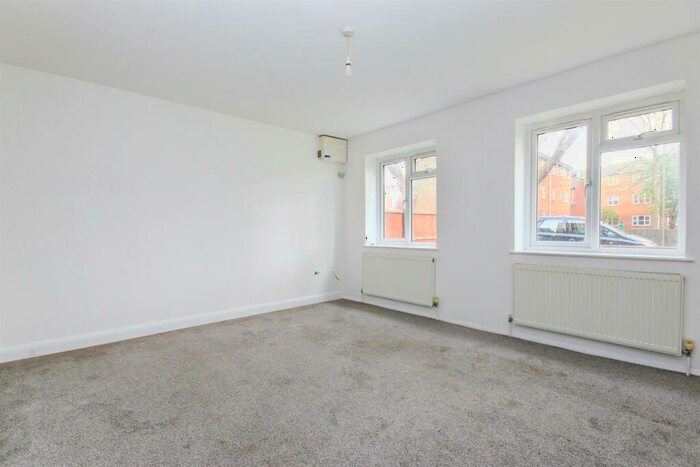 2 Bedroom Apartment To Rent In Temple Lodge, EN5