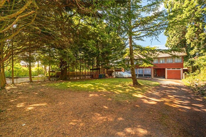 5 Bedroom Detached House To Rent In Aylmer Drive, Stanmore, HA7