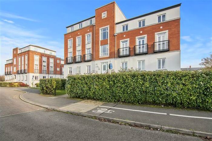 2 Bedroom Apartment To Rent In Dragon Road, Hatfield, AL10