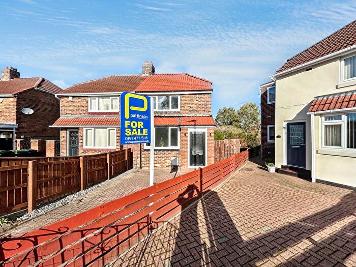 2 Bedroom Semi Detached House For Sale In Raylees Gardens, Dunston, Gateshead, NE11