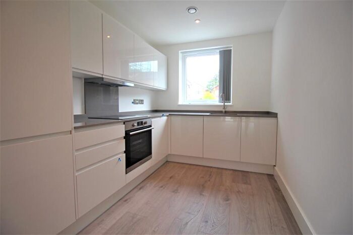 3 Bedroom Semi-Detached House To Rent In Addlestone, Surrey, KT15