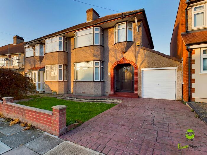 3 Bedroom Semi-Detached House To Rent In Cranbrook Road, Bexleyheath, DA7