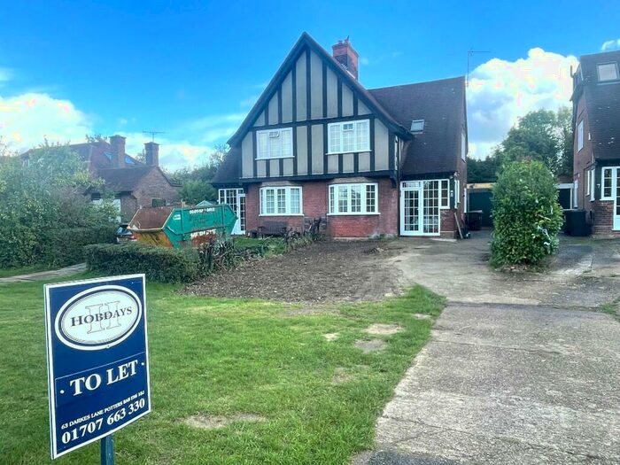 3 Bedroom Semi-Detached House To Rent In Blanche Lane, EN6