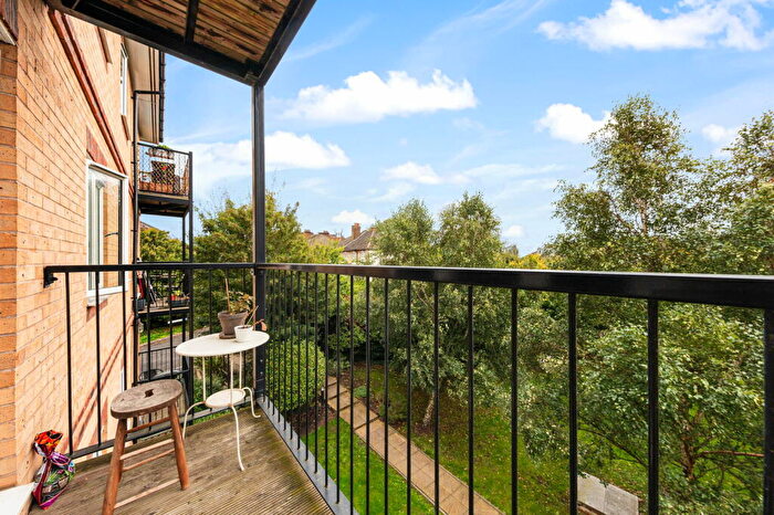 2 Bedroom Flat For Sale In Worcester Close, London, SE20