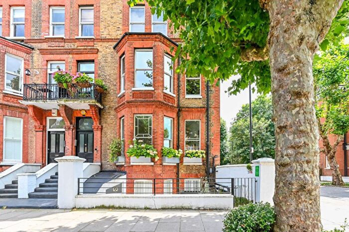 2 Bedroom Flat To Rent In Elgin Avenue, Maida Vale, London, W9