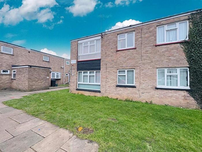 2 Bedroom Maisonette For Sale In Oxwich Close, Corringham, SS17