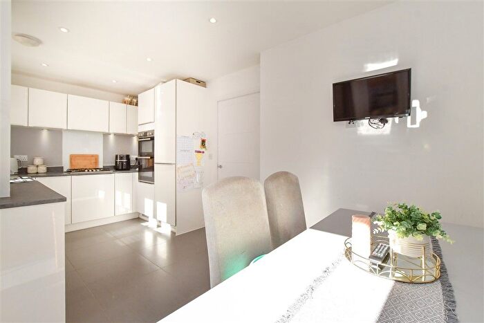 3 Bedroom Detached House For Sale In Braeburn Way, Basildon, Essex, SS14