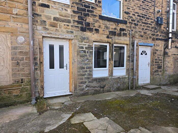 1 Bedroom Flat To Rent In Rear Of Town Street, Pudsey, LS28