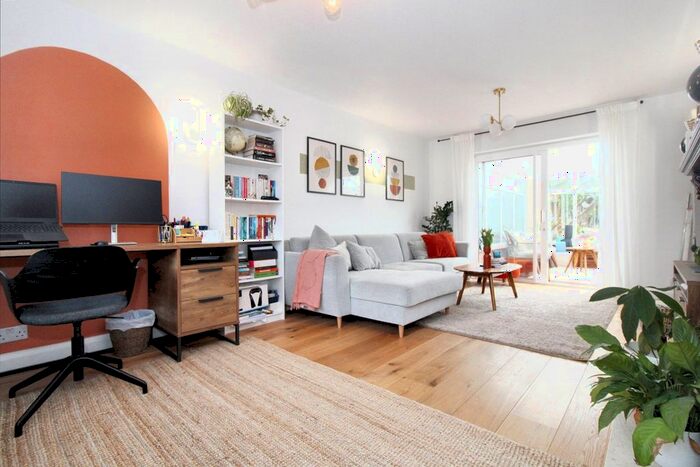 3 Bedroom Terraced House To Rent In Broadwater Crescent, Stevenage, SG2