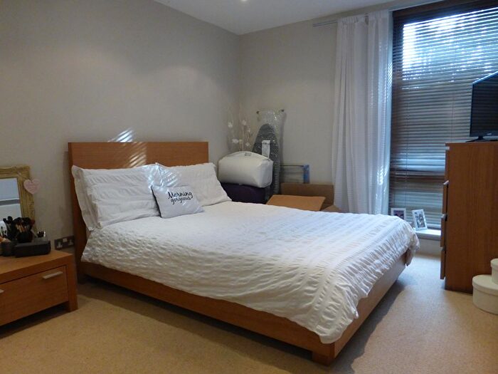 2 Bedroom Flat To Rent In Church Lane, Meanwood, Leeds, LS6