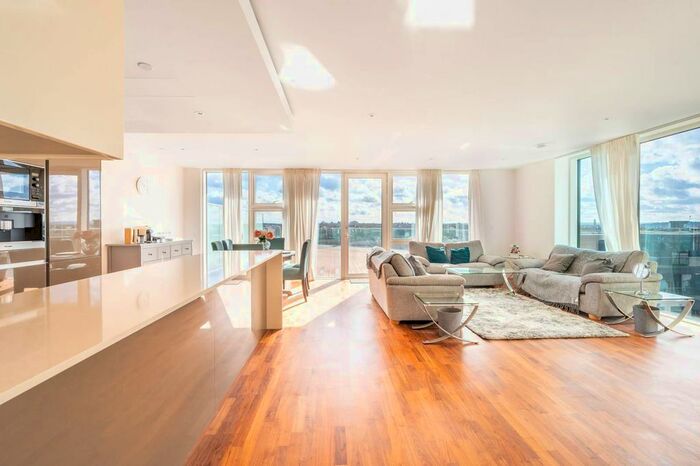 2 Bedroom Flat To Rent In Juniper Drive, Wandsworth, London, SW18