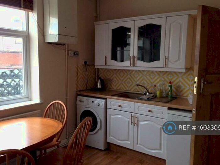 2 Bedroom Flat To Rent In Cheam Common Road, North Cheam, KT4