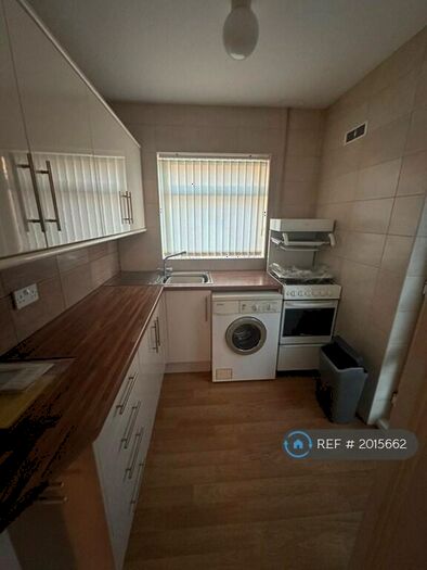 3 Bedroom Semi-Detached House To Rent In Lawrence Crescent, Leeds, LS8