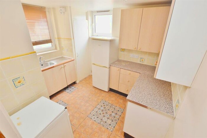 1 Bedroom Flat To Rent In Robert Street, Royal Docks, London, E16