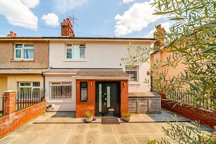 4 Bedroom Property For Sale In First Avenue, Acton, W3