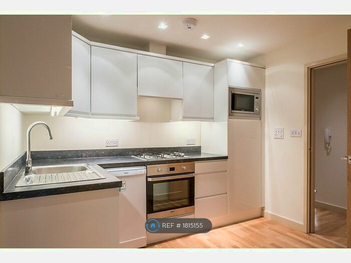 1 Bedroom Flat To Rent In Lower Street, Haslemere, GU27