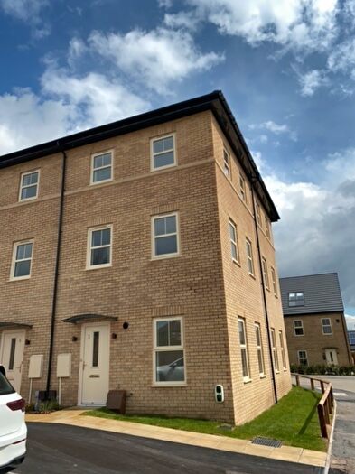 2 Bedroom Town House To Rent In Ellercroft Way, Pontefract, WF8