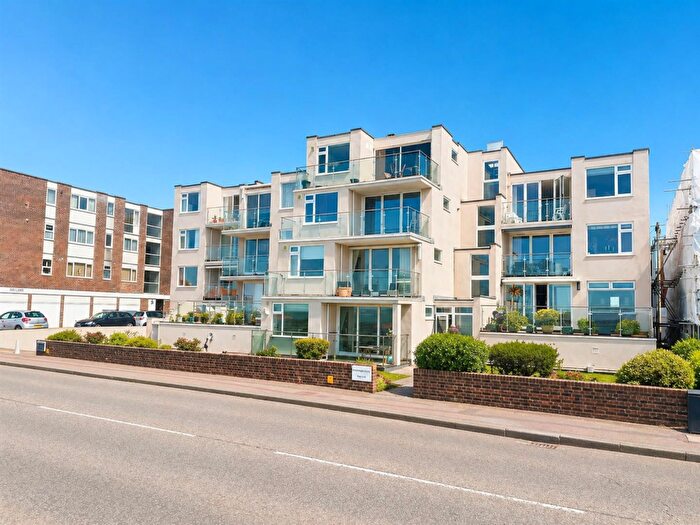 2 Bedroom Apartment For Sale In Marine Parade East, Lee-On-The-Solent, PO13