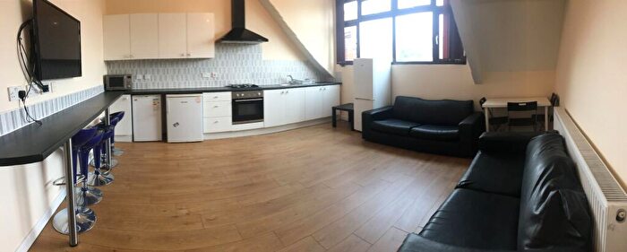 5 Bedroom Semi-Detached House To Rent In Wilmslow Road, Manchester, M14