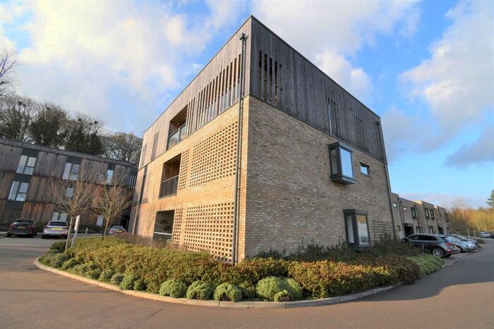 3 Bedroom Apartment To Rent In Clock House Gardens, AL6