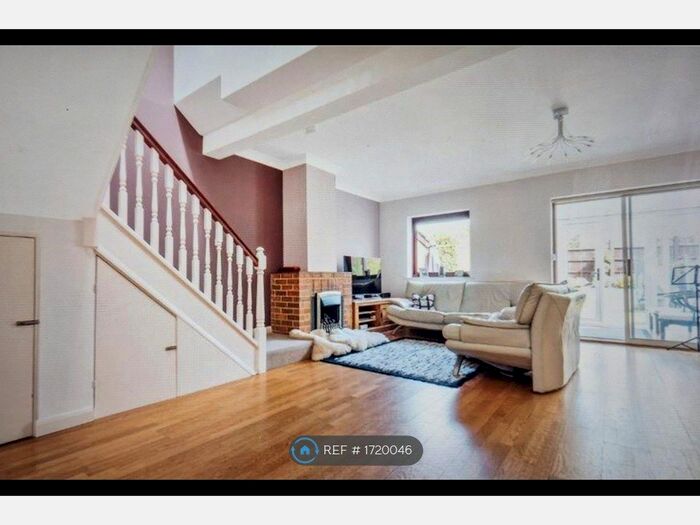 5 Bedroom Semi-Detached House To Rent In Eden Road, Croydon, CR0