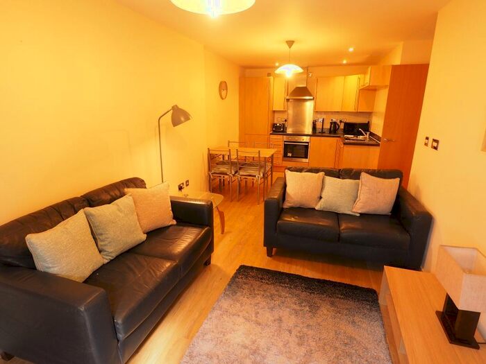 2 Bedroom Apartment To Rent In Queens Court, Queens Dock Avenue, Hull, HU1