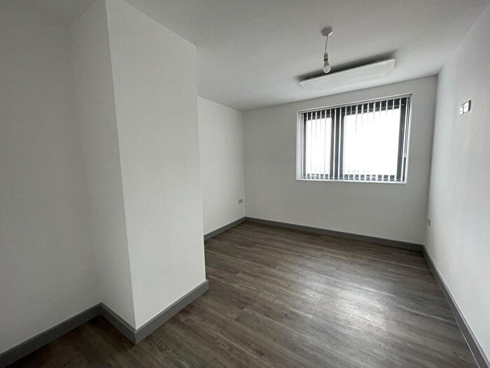 2 Bedroom Apartment To Rent In Dean House, L22