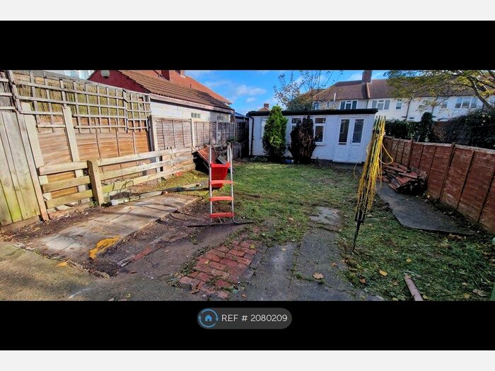 2 Bedroom End Of Terrace House To Rent In Grafton Road, Dagenham, RM8