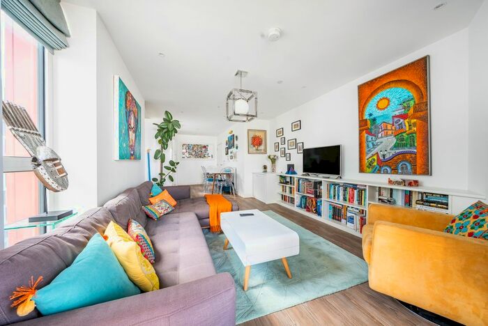 2 Bedroom Flat To Rent In Telegraph Avenue, London, SE10