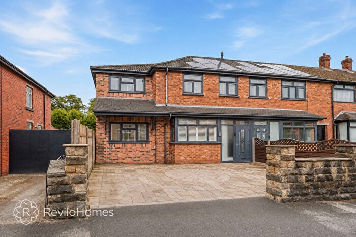 4 Bedroom End Of Terrace House For Sale In Castlemere Street, Rochdale, OL11
