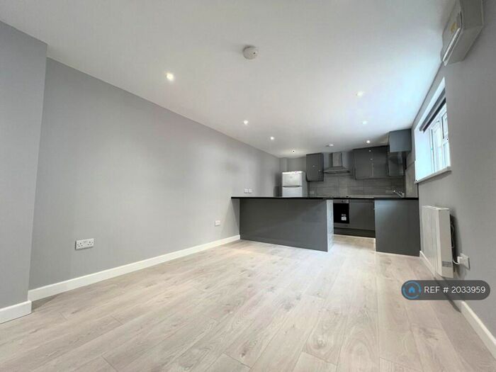 2 Bedroom Flat To Rent In House, London, E6