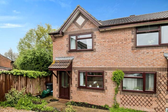 2 Bedroom House To Rent In Butts Close Honiton, EX14