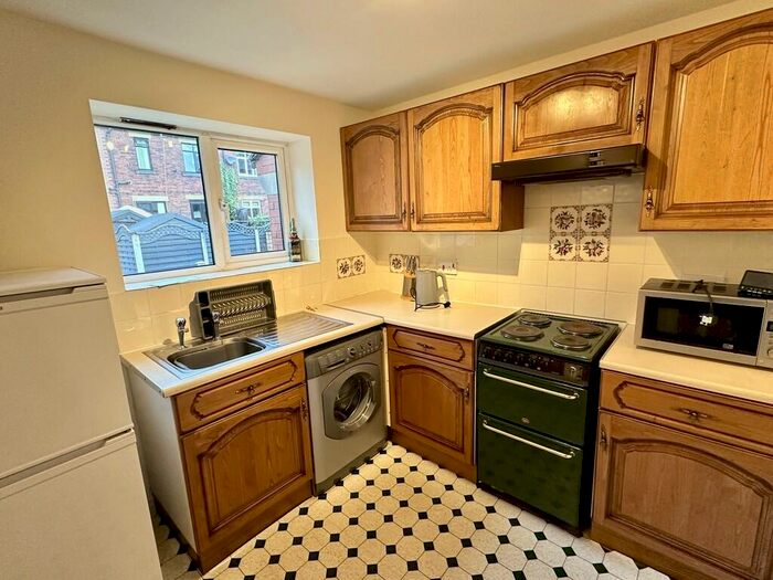 1 Bedroom Flat To Rent In Exchange Street, Cleckheaton, BD19