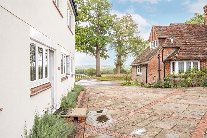 3 Bedroom Flat To Rent In Ruckmans Lane, Oakwood Hill, Ockley, Surrey, RH5