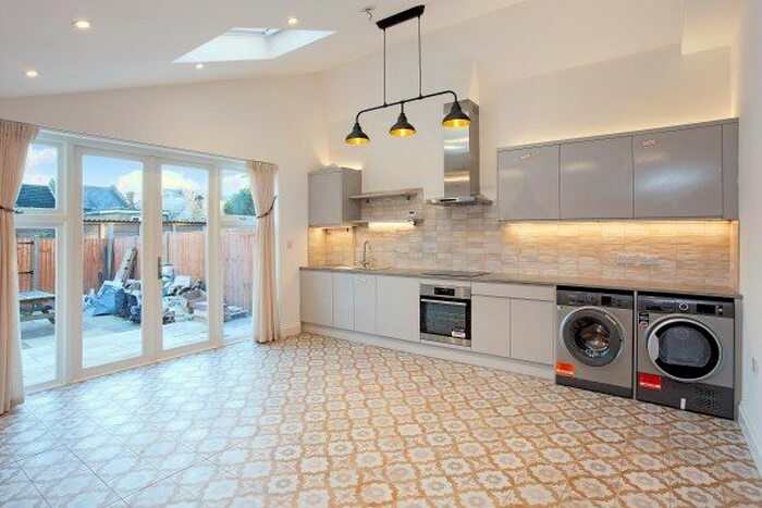 1 Bedroom Flat To Rent In Lawrence Road, London, W5