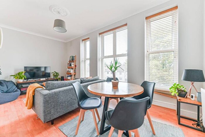 1 Bedroom Flat For Sale In Central Hill, Crystal Palace, London, SE19