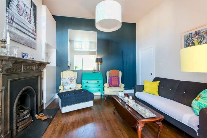 2 Bedroom Flat To Rent In Brondesbury Road, Queen's Park, London, NW6