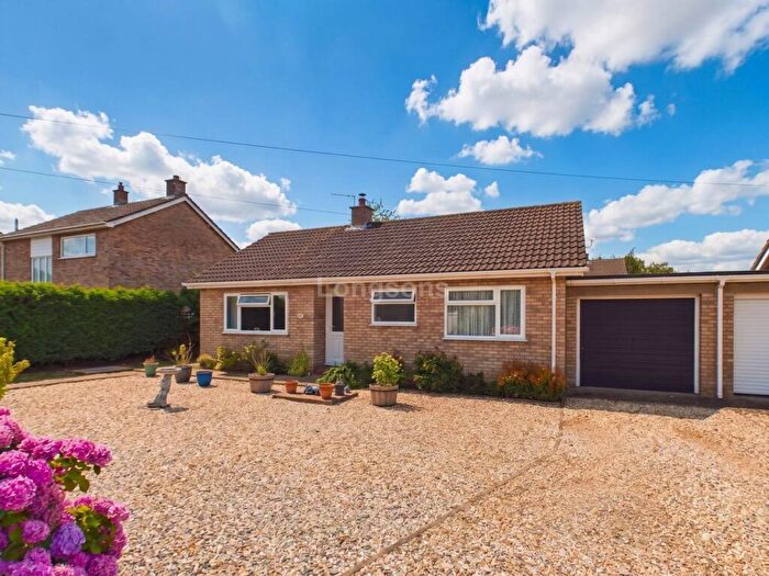 2 Bedroom Detached Bungalow For Sale In Henry Cross Close, Shipdham, IP25