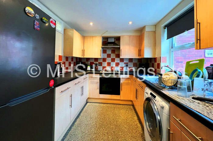 3 Bedroom Apartment To Rent In Flat, Welton Road, Leeds, LS6