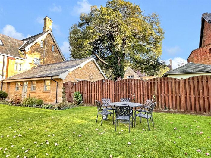 2 Bedroom Semi-Detached Bungalow For Sale In High Street, Mickleton, GL55