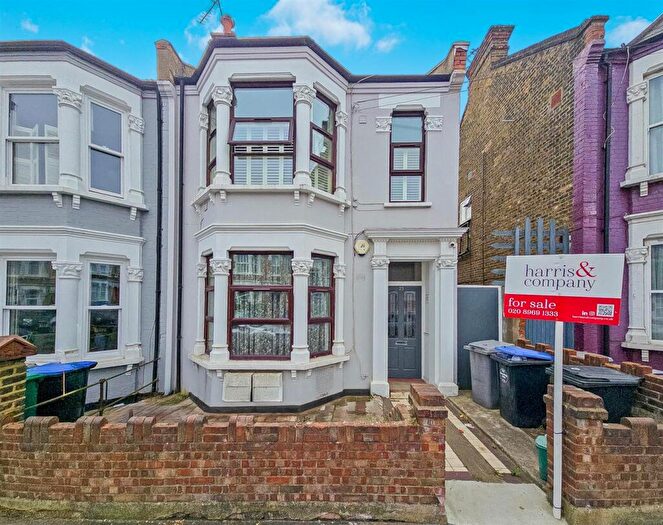 2 Bedroom Flat For Sale In Buchanan Gardens, Kensal Rise, London, NW10