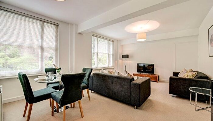 1 Bedroom Flat To Rent In Hill Street, London, W1J