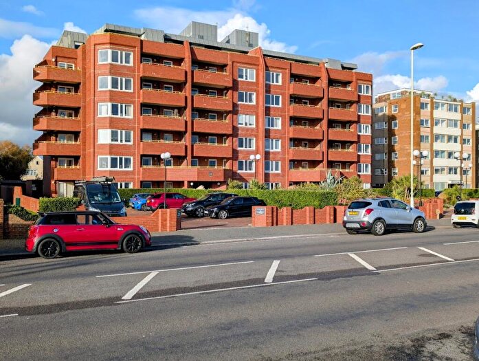 2 Bedroom Apartment For Sale In West Parade, Worthing, BN11