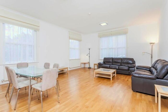 3 Bedroom Flat To Rent In Amherst Road, West Ealing, W13
