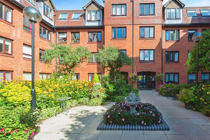 1 Bedroom Flat For Sale In Water Lane, Leighton Buzzard, LU7