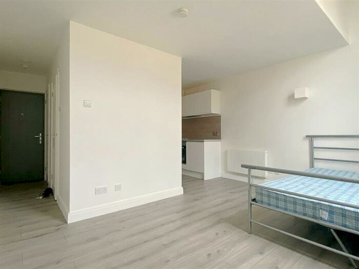 Studio To Rent In Buckingham Place - Modern Studio, BN1