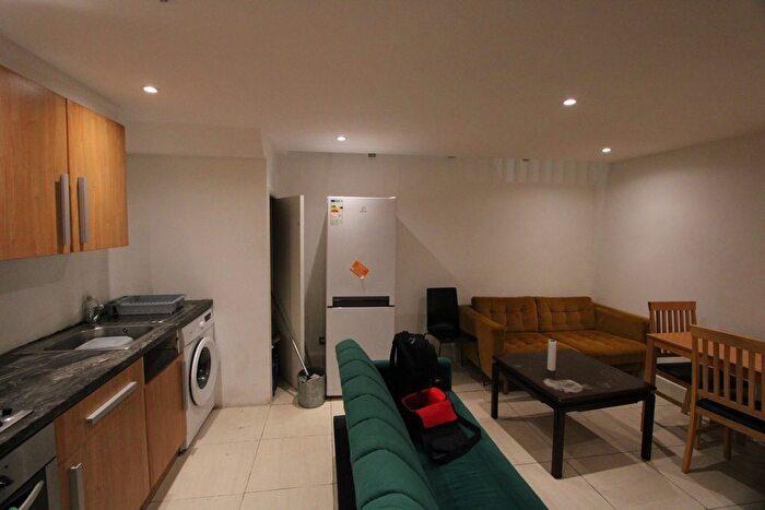 3 Bedroom Maisonette To Rent In Elias Place, Oval, SW8