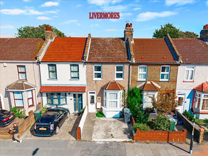 3 Bedroom Terraced House For Sale In St. Vincents Road, Dartford, DA1