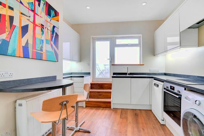 2 Bedroom Flat To Rent In Blackstock Road, London, N5